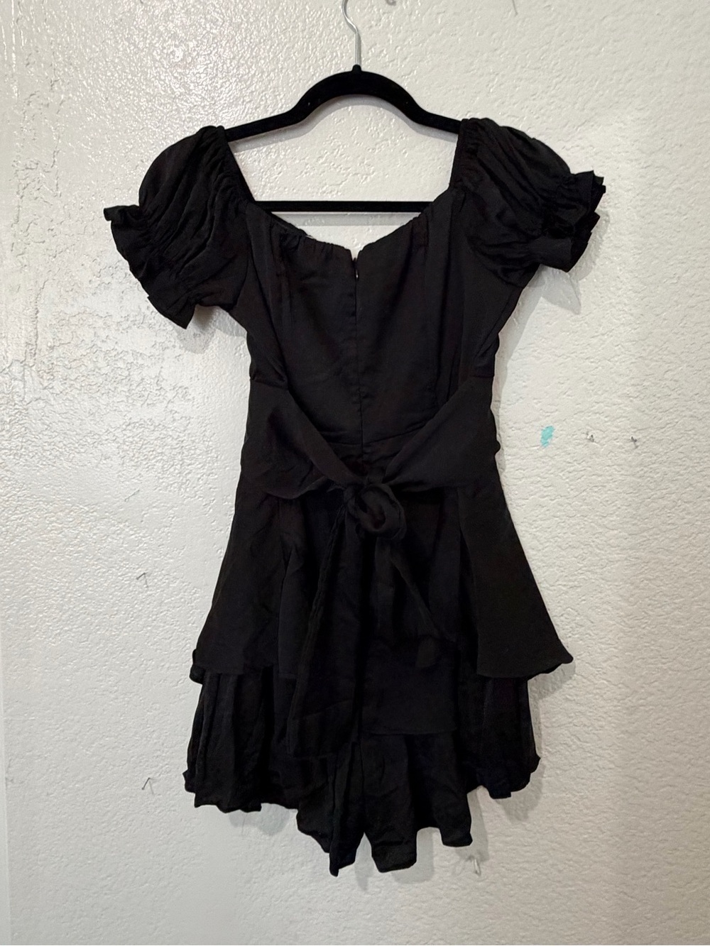 Black Short Puff-Sleeve Tiered Romper - Picture 2 of 3